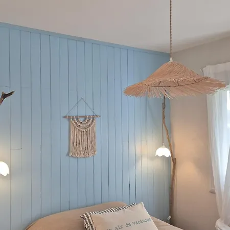 La Petite Maison De *